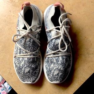 Adidas cloud fit shoes size 8